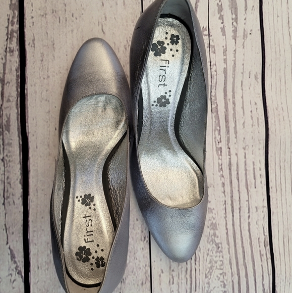 First Silver Heels - Picture 7 of 11